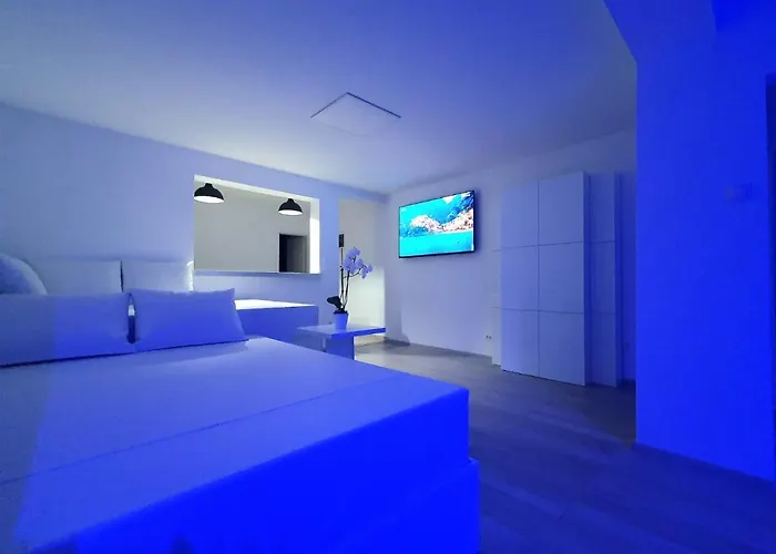 Penthouse Jacuzzi & Pool Luxury דירה