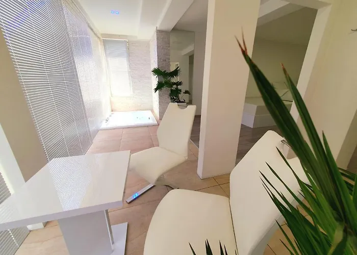 Penthouse Jacuzzi & Pool Luxury דירה *
