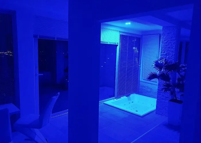 Penthouse Jacuzzi & Pool Luxury אופטיה