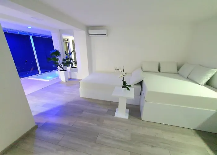 דירה Penthouse Jacuzzi & Pool Luxury אופטיה