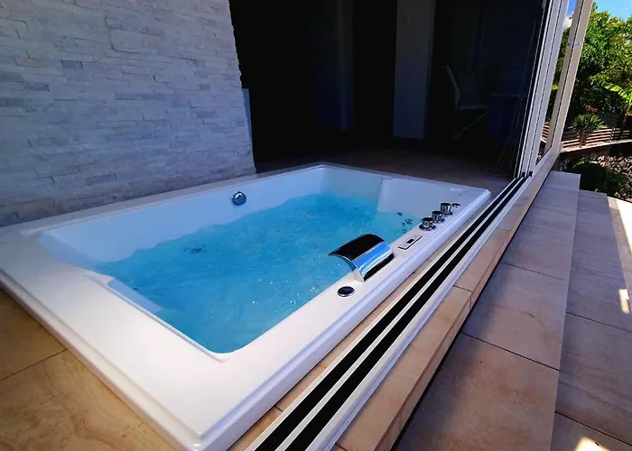 Penthouse Jacuzzi & Pool Luxury דירה