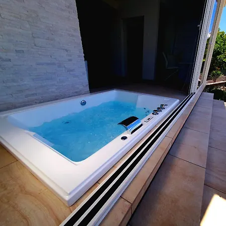 Penthouse Jacuzzi & Pool Luxury Appartamento