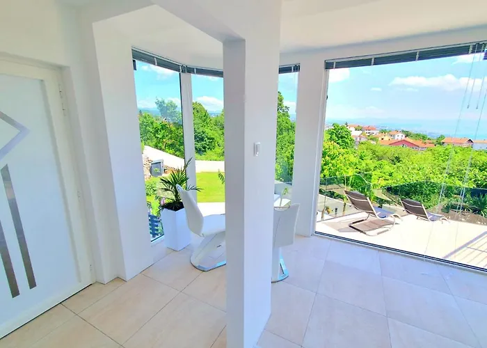 Penthouse Jacuzzi & Pool Luxury Apartment