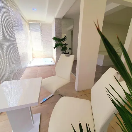 Penthouse Jacuzzi & Pool Luxury Appartamento *
