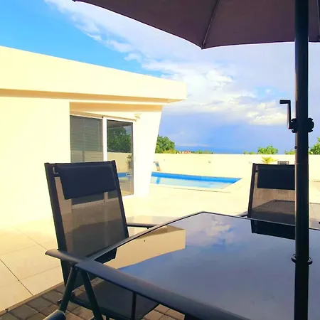 Penthouse Jacuzzi & Pool Luxury Appartamento